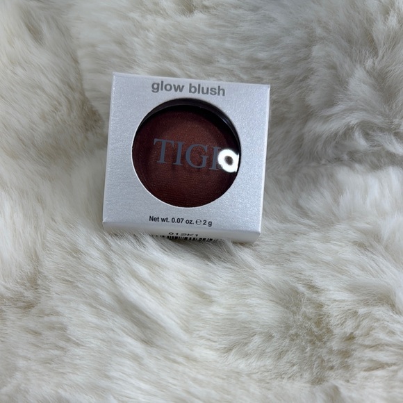 *FINAL PRICE* TIGI Glow Blush in Shade Haute - Picture 1 of 9